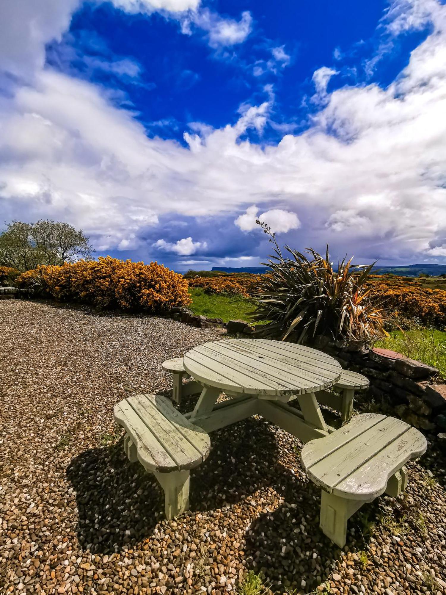 Causeway Coast Country Cottage, Pet-Friendly 밸리캐슬 외부 사진
